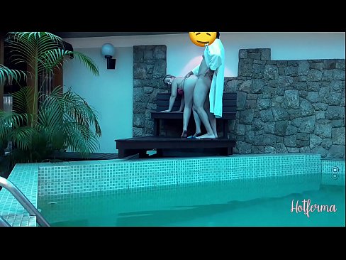 ❤️ Oga pe iranṣẹbinrin si awọn pool, sugbon ko le koju kan gbona ️ Fidio furo ﹏